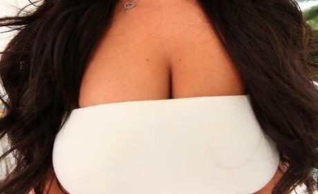 Adorable american porn star Victoria Webb reveals big boobs and hot ass 