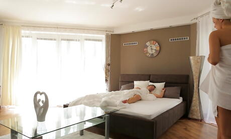 Attractive blond Nikki Dream fucked by big rod after good suck 