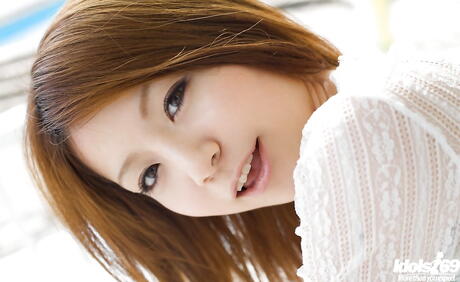 Gracile japanese teen Rina Koizumi in underwear makes some hot foot fetish 