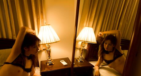 Rangy japanese young Reika exhibiting her ass 