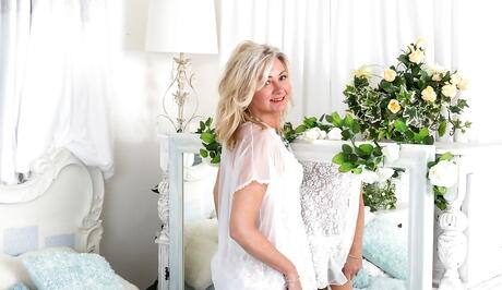 Sexy blonde mature Ellen B exhibits her butt in sexy underwear and hairy pussy 