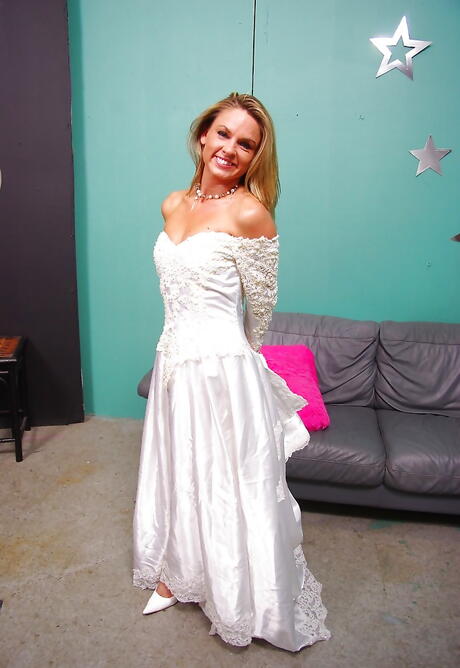 Curious american Amanda Blow in hot threesome 