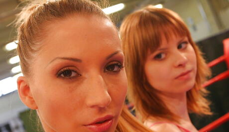 Deluxe women Judy Smile and Joanna Sweet in catfight 