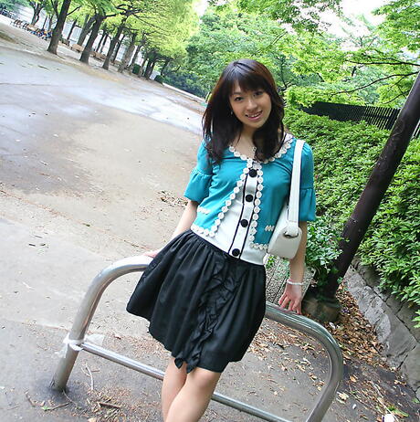 Sylphlike japanese teen Miu showing her butt outdoor