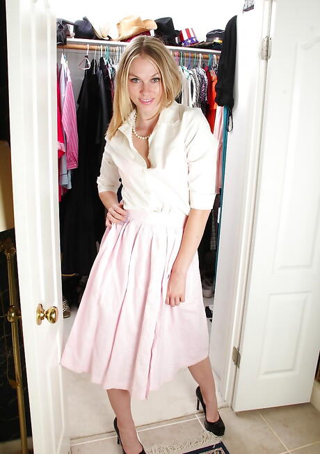 Stunning american milf Ava Michelle shows her ass in hot underwear and spreading her legs 