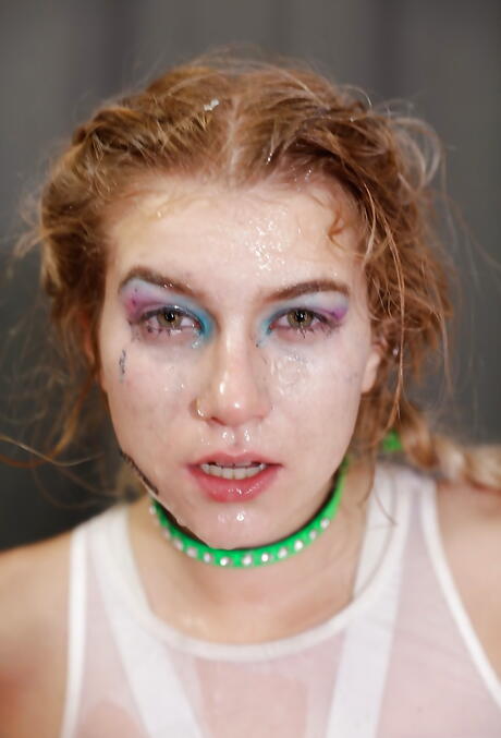 Gracile American Youthful Arya Fae in Shorts Fancy Suck Dick e prendilo nel culo
