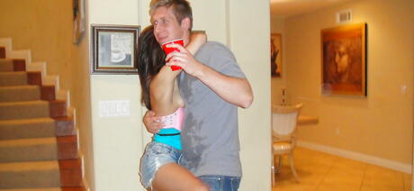 Gracile Chicks Jasmine Jolie e Reena Sky desfrutam de uma incrível festa na festa da noite
