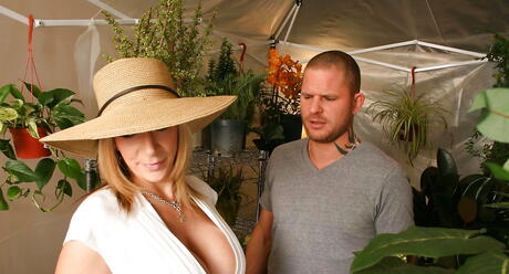 Mommy Got Boobs: مغري الجبهة الأمريكية سارة جاي مارس الجنس في مهبلها بعد جيد تمتص