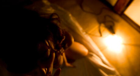 Bella ragazza giapponese Ruru nella scena erotica
