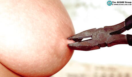 Muito atraente American Milf Autumn Jade mostrando grandes peitos e brincando sua boceta
