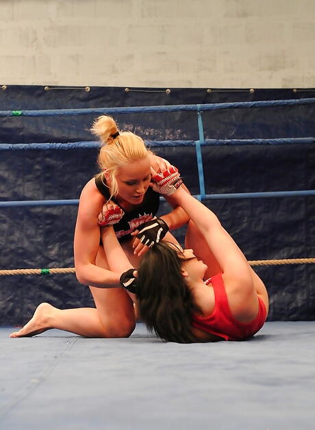 Hot girls Kathia Nobili and Angell Summers in catfight lesbian action