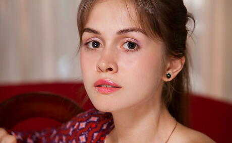 Shapey Young Maria Espen liebt Fußfetisch
