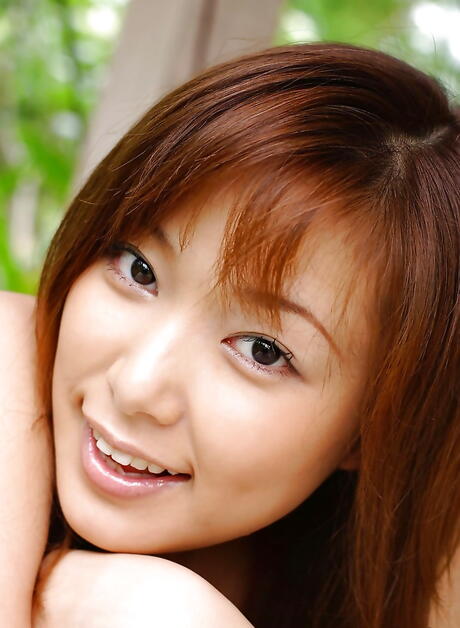 Sexig japansk sötnos yua aida i heta heta bikini
