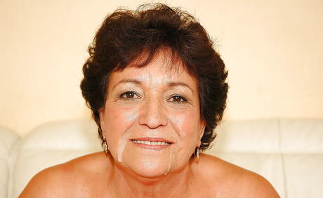 Förförisk äldre yulianna knullad efter våt avsugning
