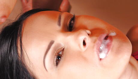 超级女声拉娜和艾比猫的精彩三人性爱
