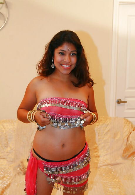 Hot Indian Shari odsłania jej tyłek
