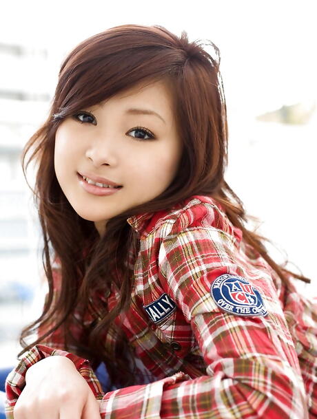 Rangy japanese youthful Suzuka Ishikawa bares her ass 