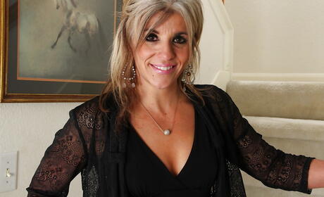 Superb American Aged Sierra Smith avdekker bittesmå pupper og fitte
