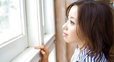 Meget attraktiv japansk jun kiyomi udstiller hendes røv
