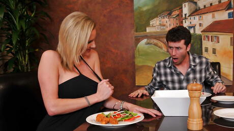 Hot American eldre zoey ferie hardt knullet etter sugende kuk
