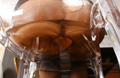 Fantastisk tjeckisk mörkhårig sötnos Gabrielle Gucci i heta underkläder som exponerar stora tuttar och kärleksfull dildo
