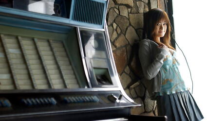 Attrayant japonais Sumire Aida Bares Big Boobies et Sexy Butt
