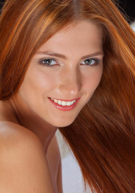 Rangy rødhåret teen carinela elsker fodfetish
