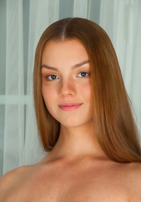 Met Art: Slim Young Ledina i Foot Fetish Show