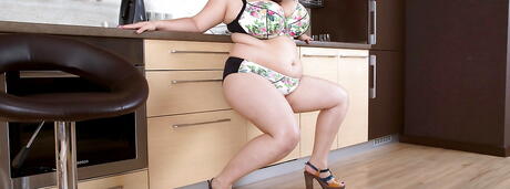 Alluring fatty Mariya Mills denudes big boobs and sexy ass in kitchen