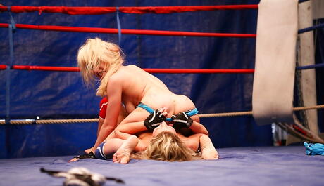 Nude Fight Club: Chicas de lujo Bianca Arden y Anita Hengher en Catfight