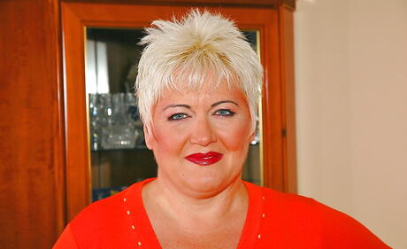 Glamouröse somalische Oma Iman zeigt große Titten und heißer Arsch
