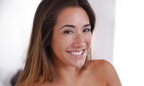 A jovem e deliciosa American Eva Lovies adora foder
