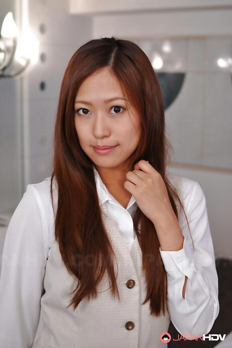 A incrível gracinha japonesa Nao Yuzumiya na Galeria Softcore
