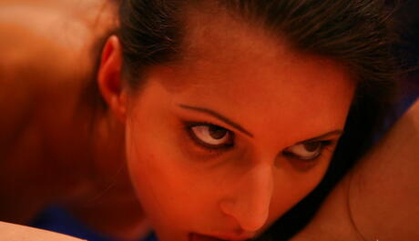 Deluxe -jenter lekende Ann og Denisa himmelen slikker hverandres fitter under varm lesbisk sex
