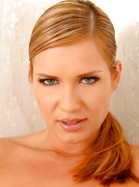 Tempting blonde milf Veronica Da Souza exposing big knockers and masturbating in shower