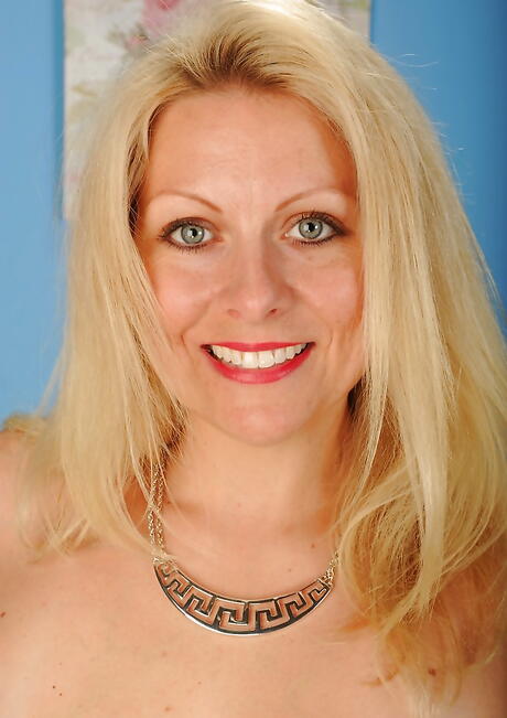 Karups Older Women: Excellent american blonde milf Zoey Tyler is foot fetishist