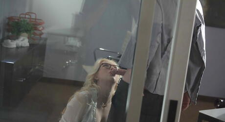 Very attractive american blond teen Samantha Rone suck dick and take it in bald pussy in office