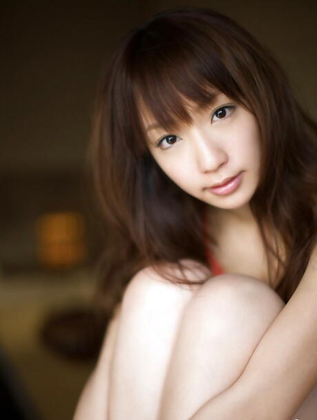 Sultry japansk cutie Hina Kurumi i softcore -skydning
