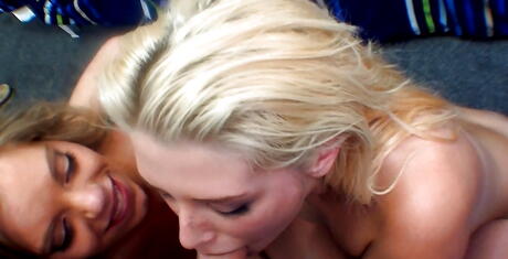 Dare Dorm: Doskonałe pisklęta Aubrey Gold and Trisha Parks Ciesz się hardcore 3some Action