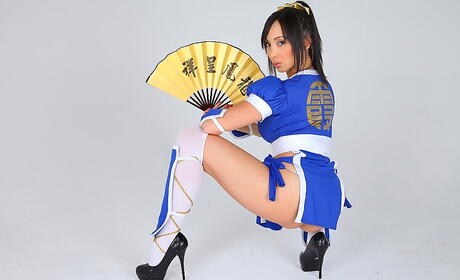 Peachy American Milf Katsuni Bares Big Knockers and Ass
