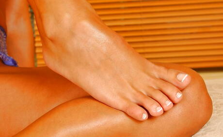 Mycket attraktiv tjeckiska milf Anetta -nycklar gör lite fotfetisch
