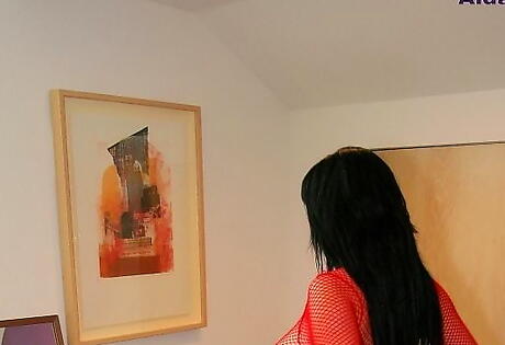 Aantrekkelijke Brittish brunette Rachel Aldana in sexy sexy slipje
