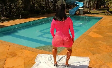 Tempting latin babe Darlene showing big boobies and jerking off at pool