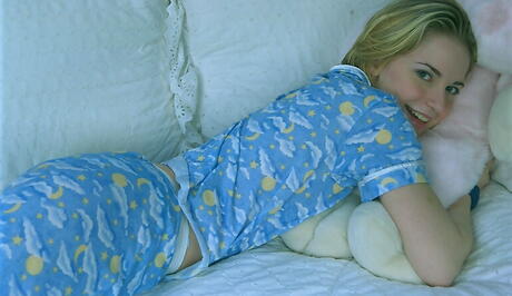 Karups Private Collection: Jóvenes jóvenes de sílfo revela pequeñas tetas y traseros