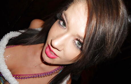 Rangy Babes Tweety Valentine, Brittney Banxxx en Skye Daniels nemen deel aan hardcore orgie op het nachtfeestje
