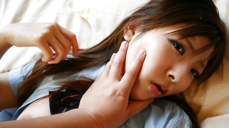 نحيلة يابانية شبابية ميو في مشهد الجنس الساخن
