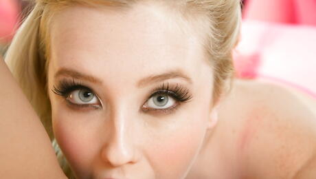 Femmes sensuelles Dillion Dillion Harper et Samantha Rone Licking Juicy Pussies et profiter des ciseaux lesbiennes
