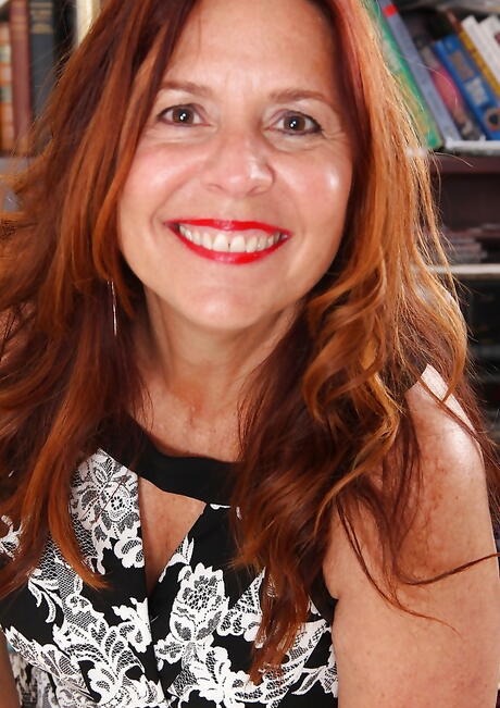 Superb im Alter von Bobby Jackson enthüllt große Klopfer und masturbiert
