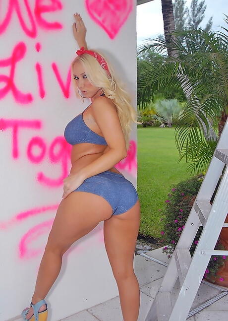 We Live Together: Stunning girls Eufrat Mai and Molly Cavalli exposing hot bodies outdoor