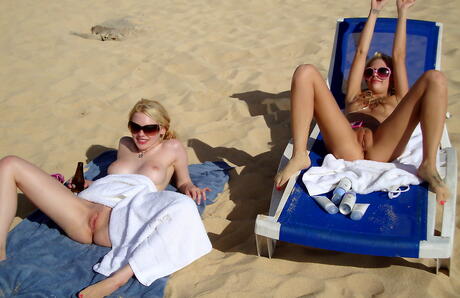 Utmerkede Babes Amia Moretti, Anita Pearl, Blue Angel og Hailey Young i suveren lesbisk Groupsex på stranden
